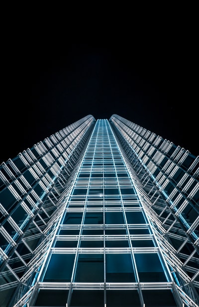 高层建筑低角度摄影
